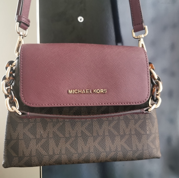 Michael Kors Handbags - Michael Kors Leather Crossbody Bag